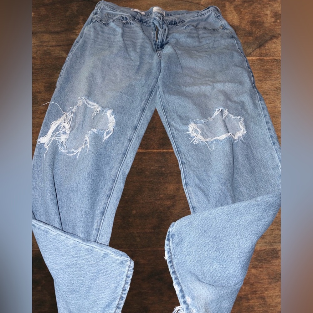Universal Thread Light Blue Distressed Women's Jeans